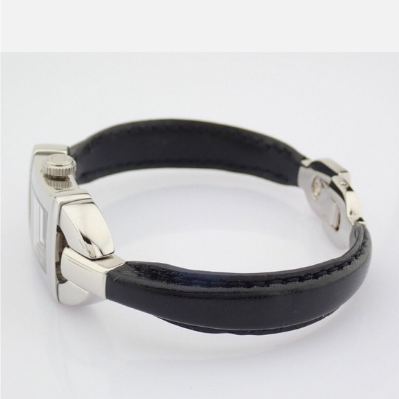 Gucci black  Leather Bangle Watch - women - Picture 5 of 5